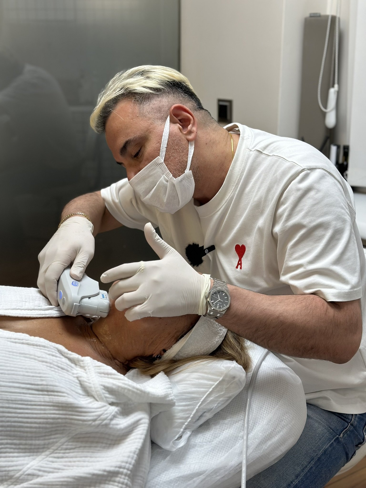 Ultherapy ile Yüz Toparlama — İstanbul’da Ameliyatsız Sıkılaşma ve Lifting