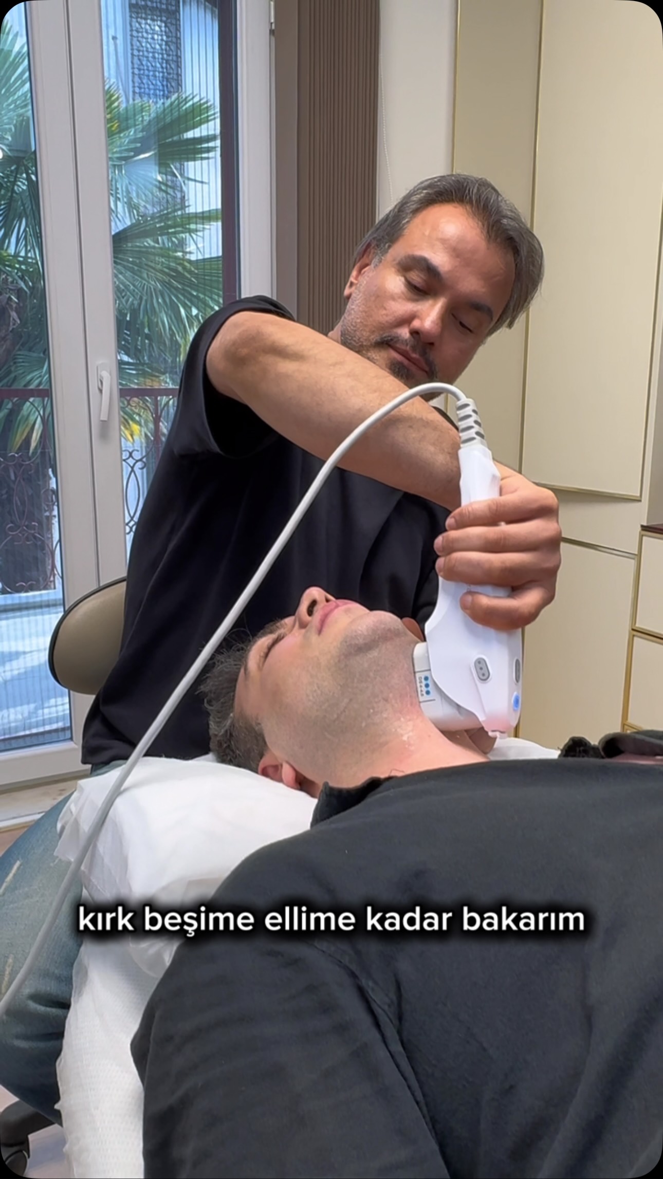 Biraz estetik, biraz hayat Konuların nereden açılıp nereye gittiğini bizim de kestiremediğimiz, tamamen doğaçlama klinik sohb